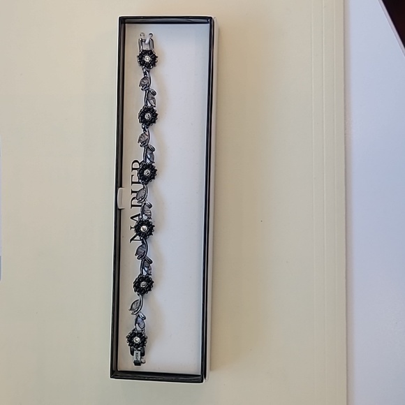 NAPIER FASHION JEWELRY 8" BRACELET - Picture 2 of 9